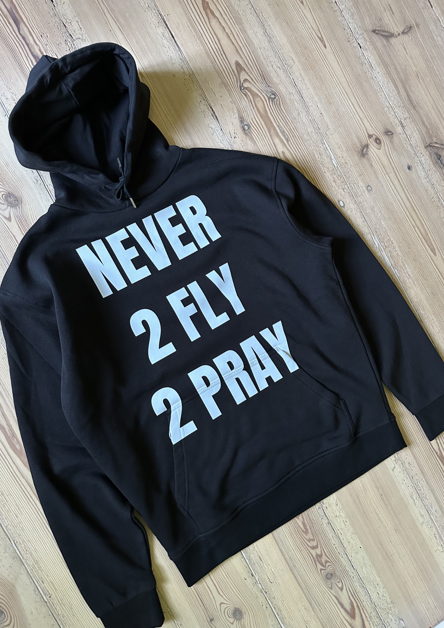 Never2Fly2Pray Hoodie (regular)